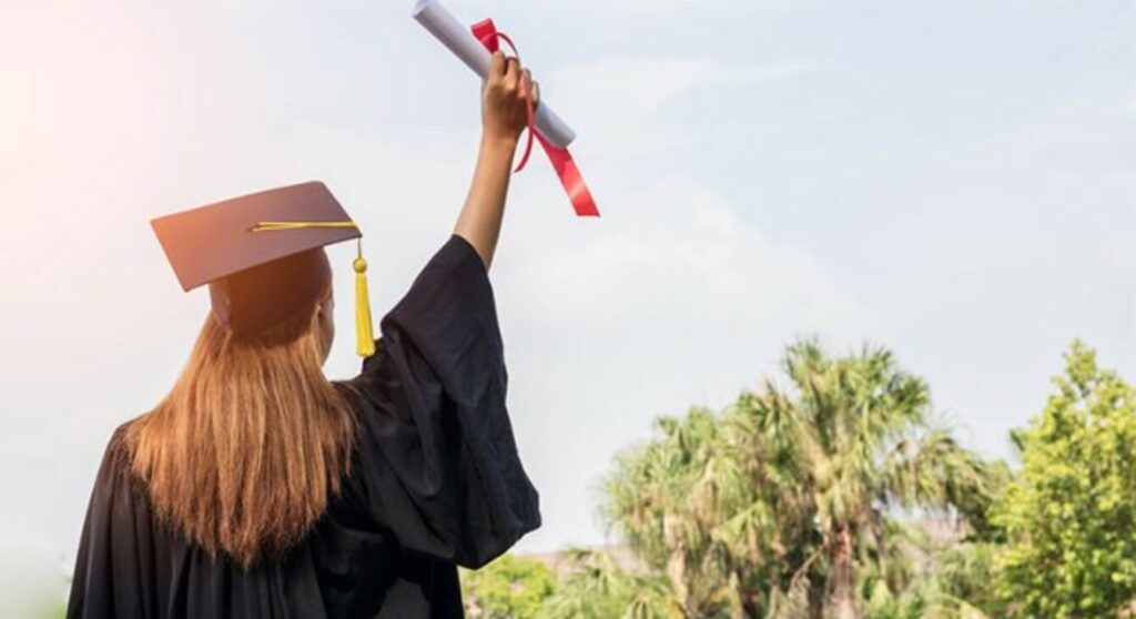 la course aux diplômes